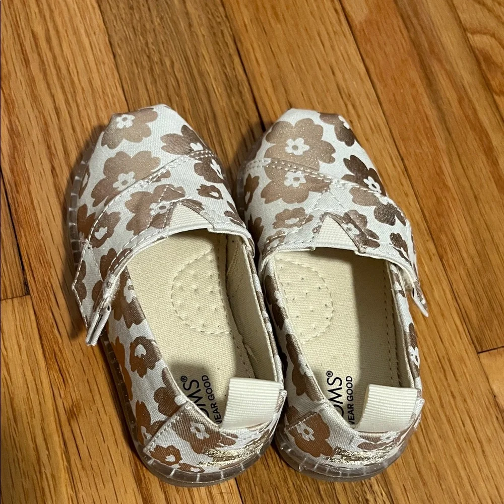 TOMS Kids Moccasins - Rose Gold Floral on Cream